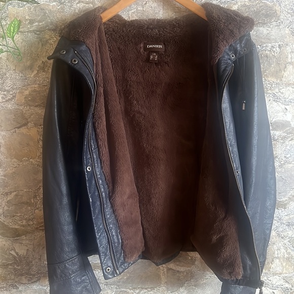 Danier Leather Jacket With Faux Fur Inside - Picture 4 of 5